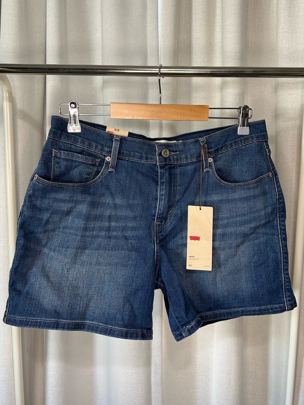 🦋Levi's Dark Blue Classic Denim Jean Shorts 90’s Style - New with tags  - 10 - Picture 3 of 5